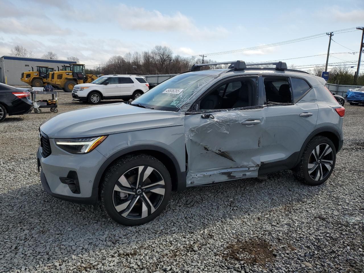 2024 VOLVO XC40