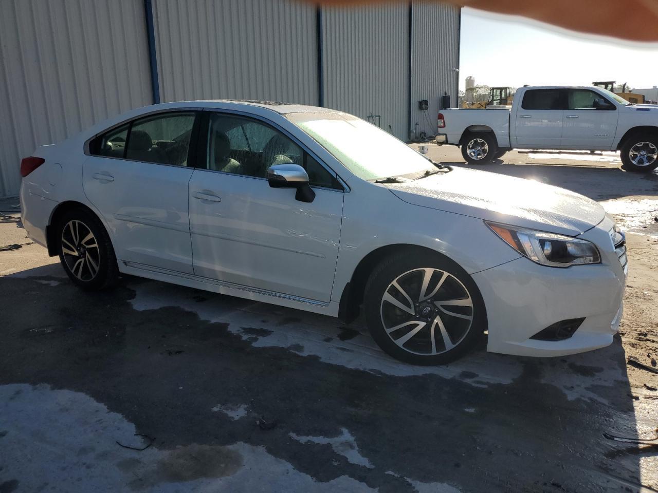 2017 SUBARU Legacy