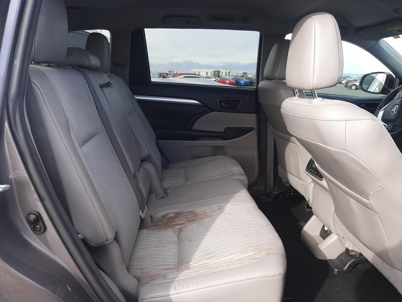 2016 TOYOTA HIGHLANDER