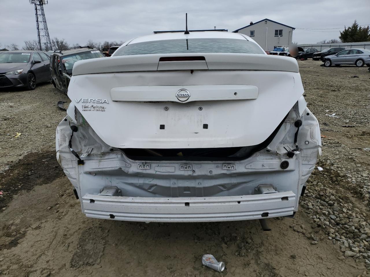 2017 NISSAN VERSA