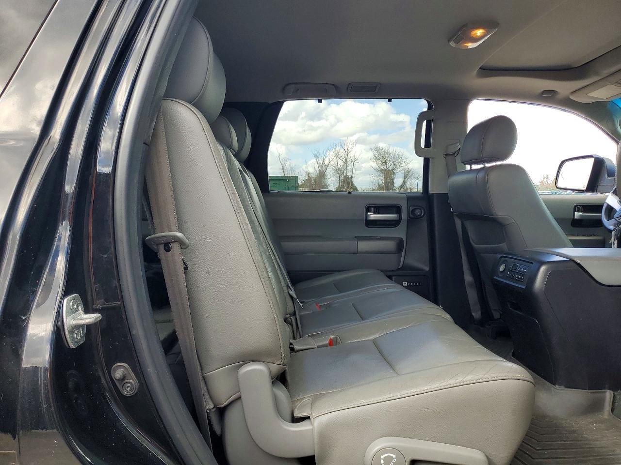 2014 TOYOTA Sequoia