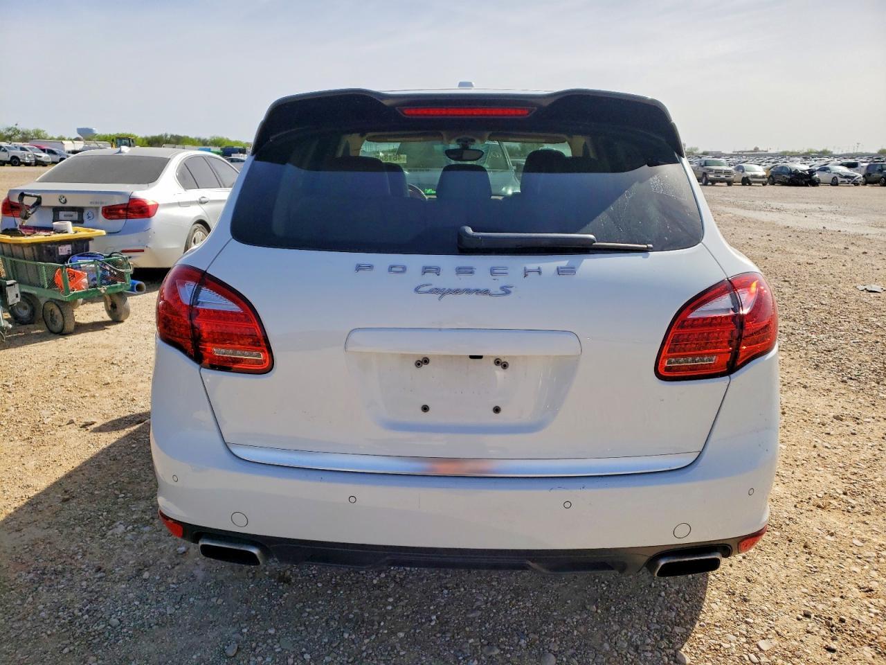 2014 PORSCHE CAYENNE