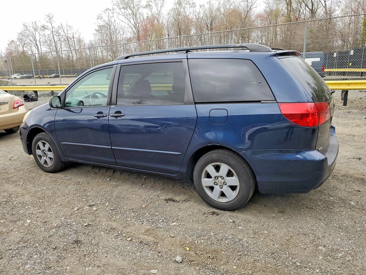 2004 TOYOTA SIENNA