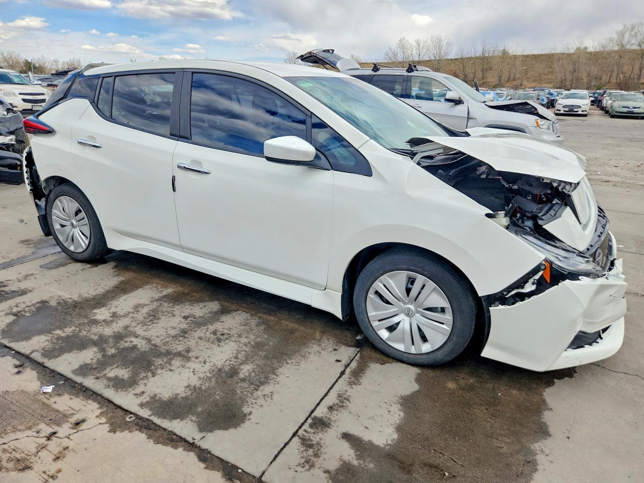 2025 NISSAN LEAF