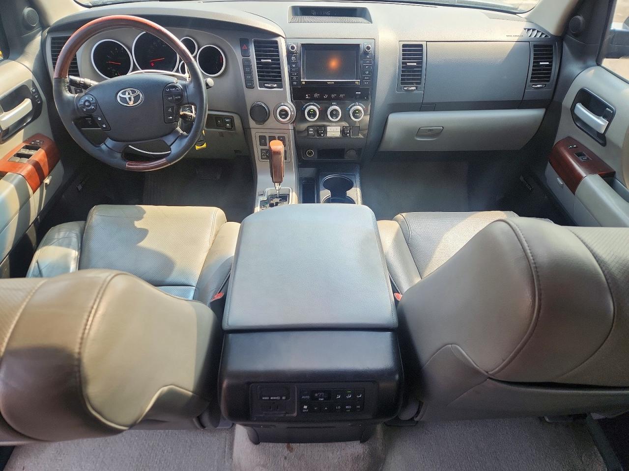 2011 TOYOTA Sequoia