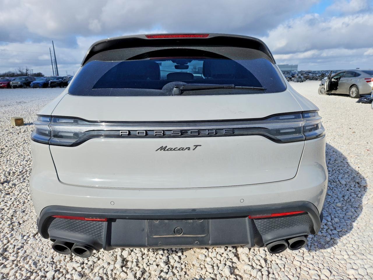 2024 PORSCHE Macan