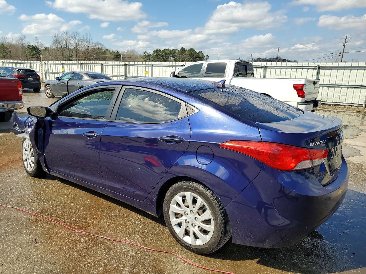 2012 HYUNDAI ELANTRA