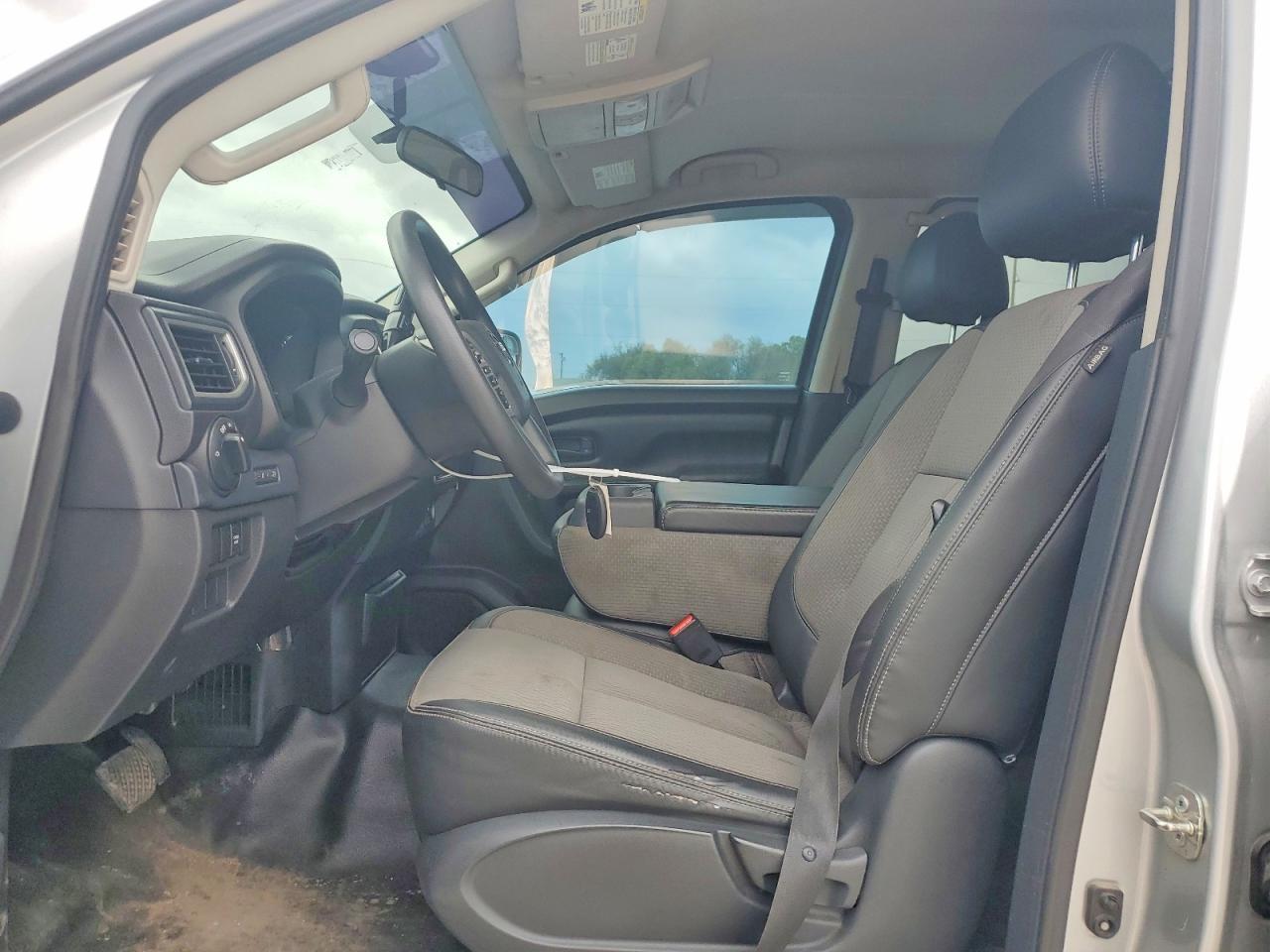 2017 NISSAN Titan