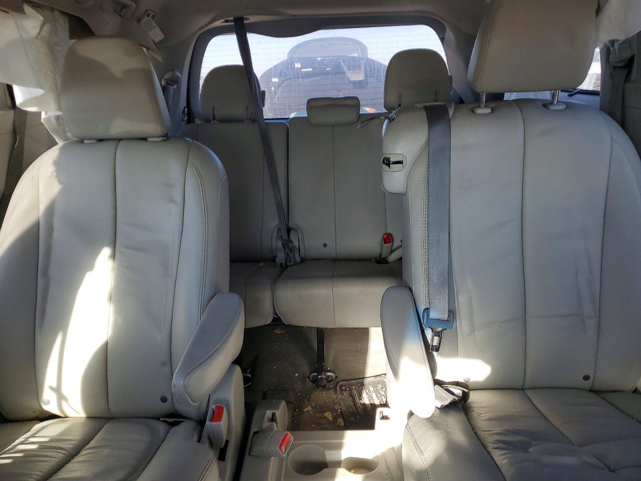 2013 TOYOTA SIENNA