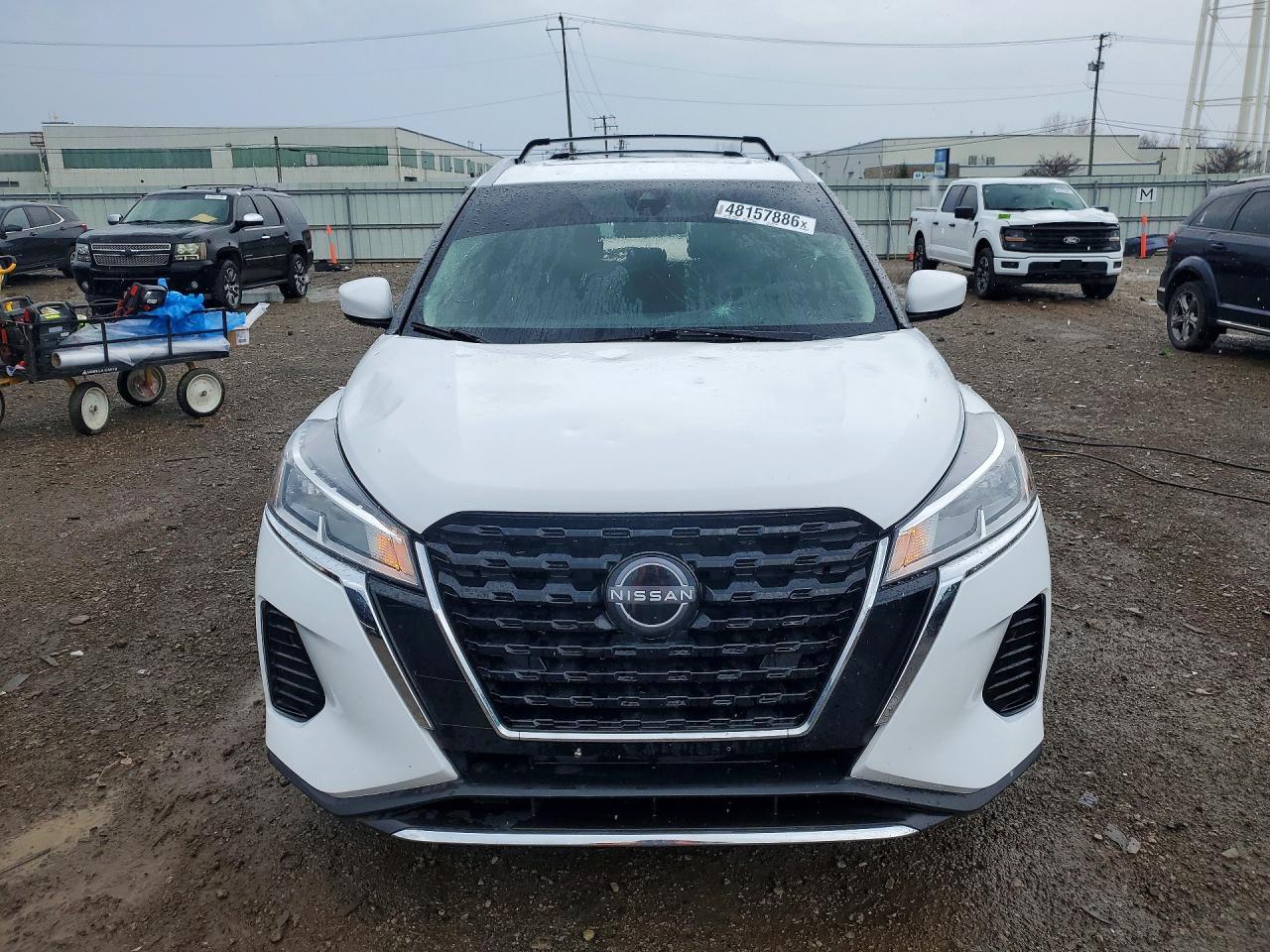 2023 NISSAN KICKS