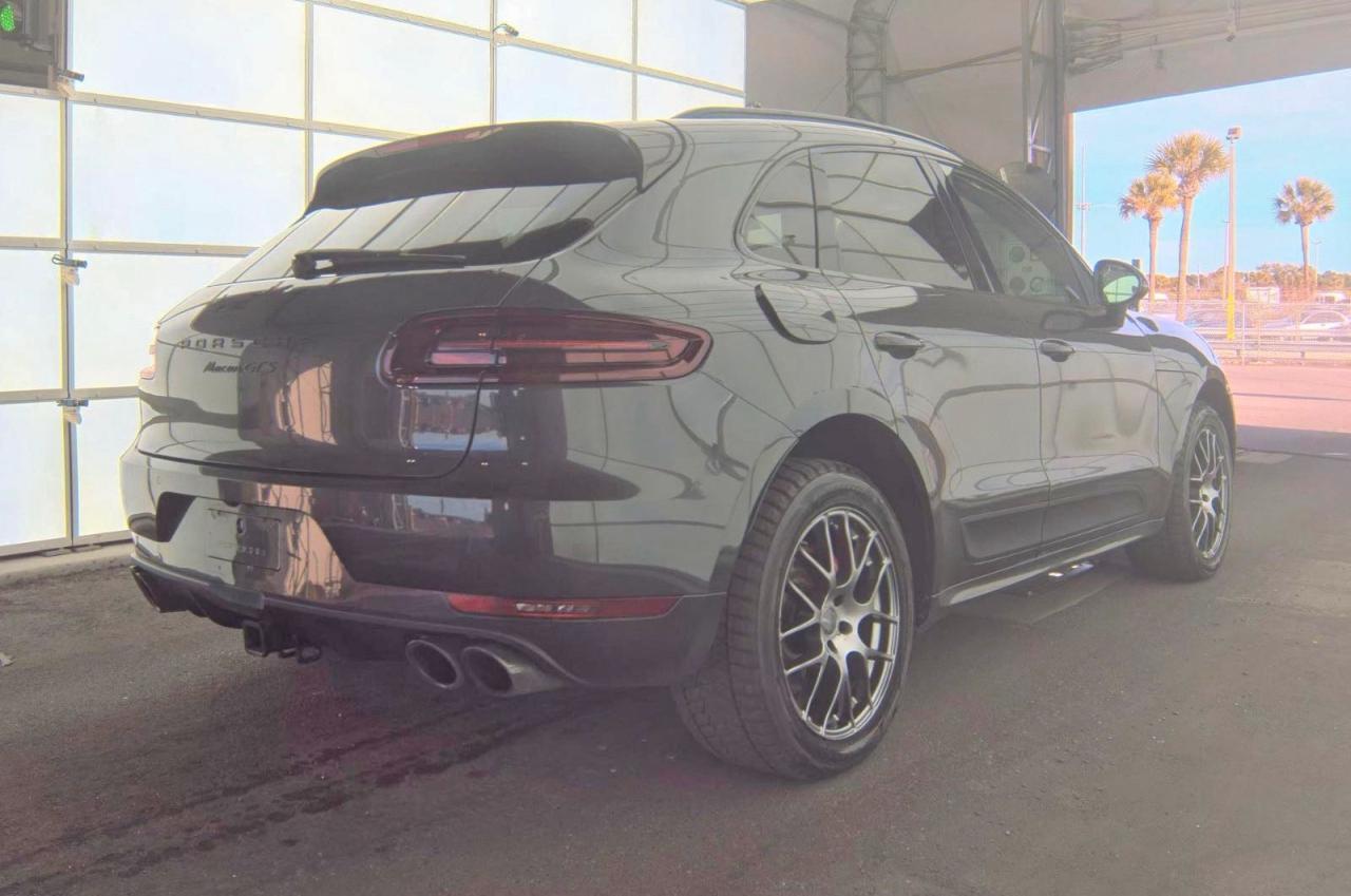 2017 PORSCHE Macan