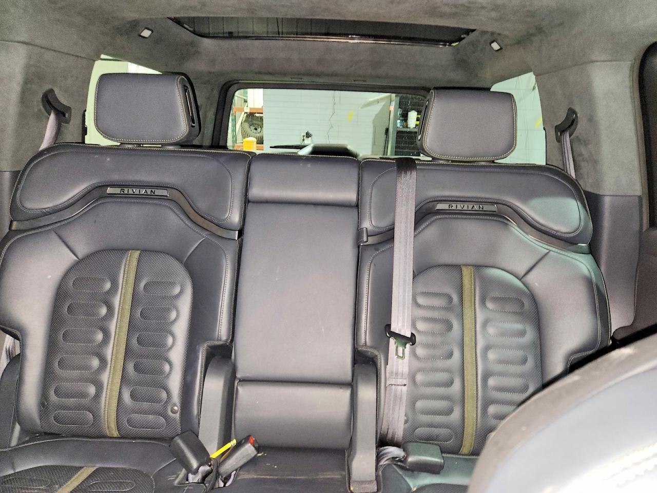 2022 RIVIAN R1s