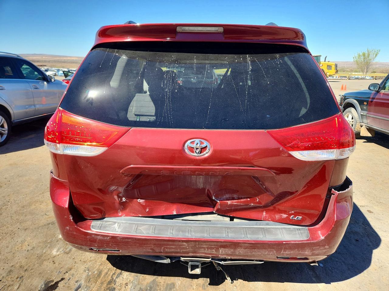 2011 TOYOTA SIENNA