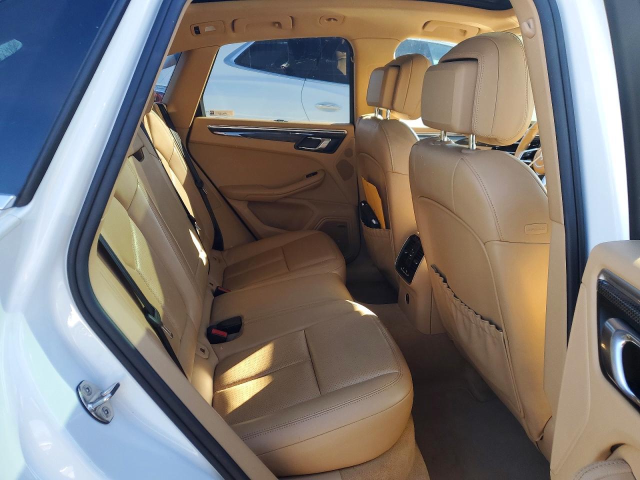 2017 PORSCHE Macan