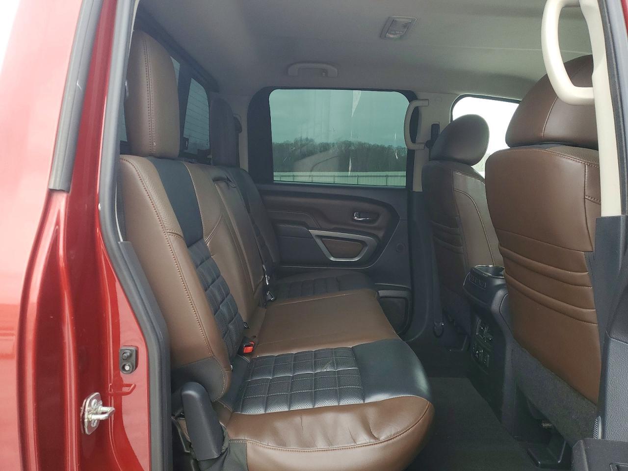 2017 NISSAN Titan
