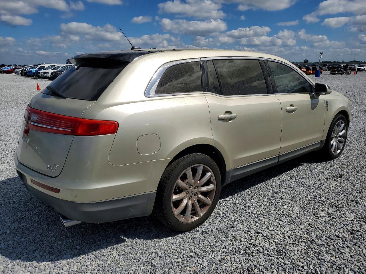 2010 LINCOLN MKT