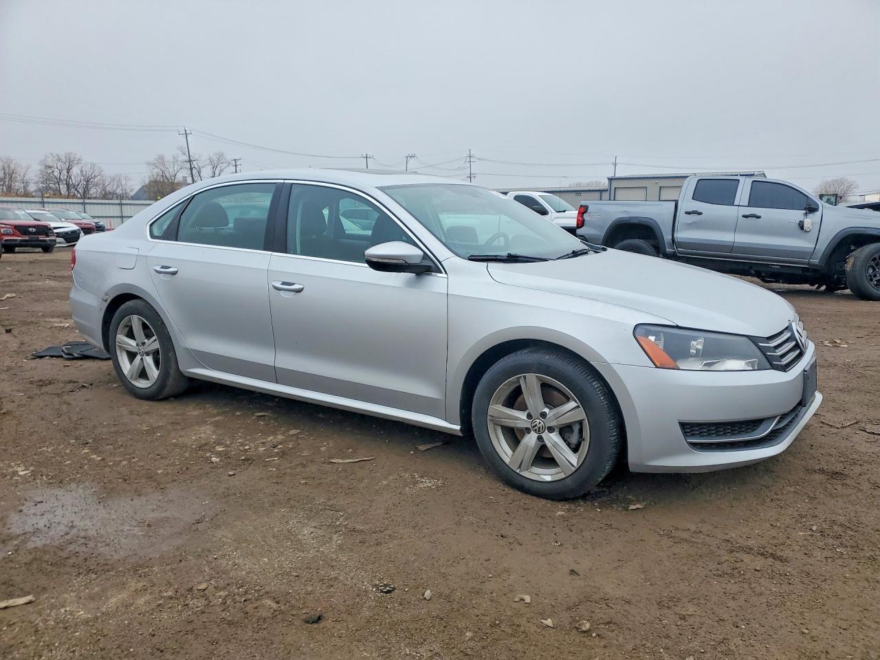 2012 VOLKSWAGEN Passat