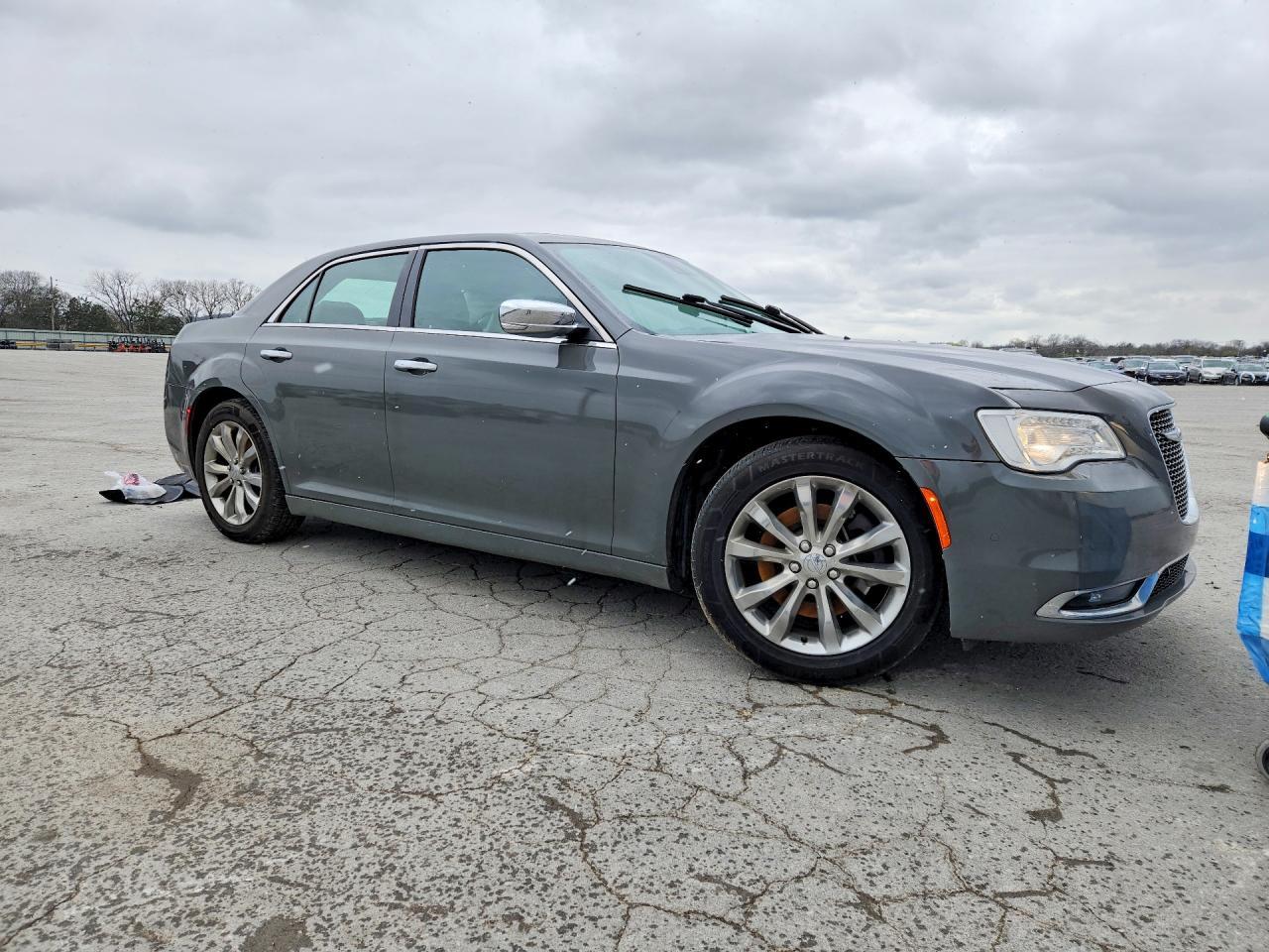 2019 CHRYSLER 300