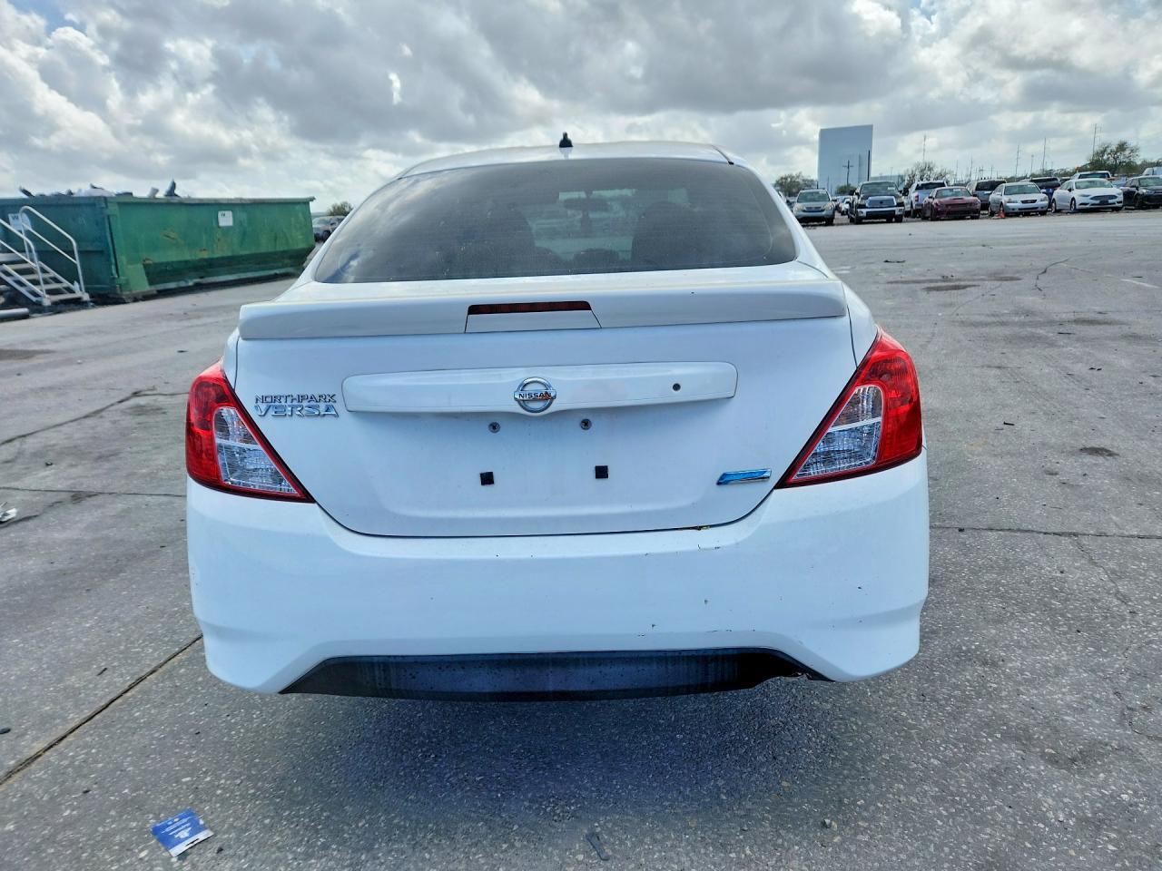 2016 NISSAN VERSA