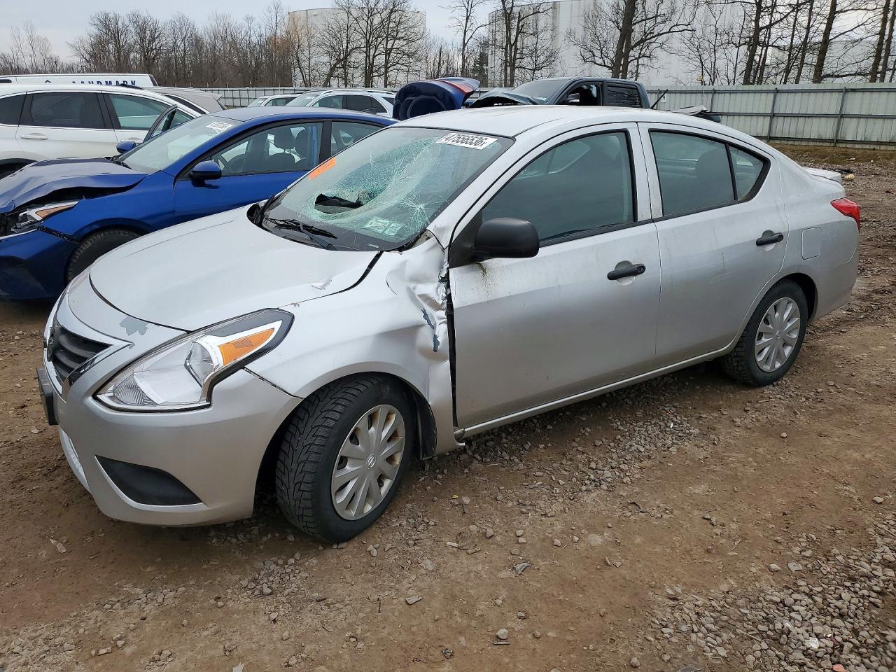 2015 NISSAN VERSA