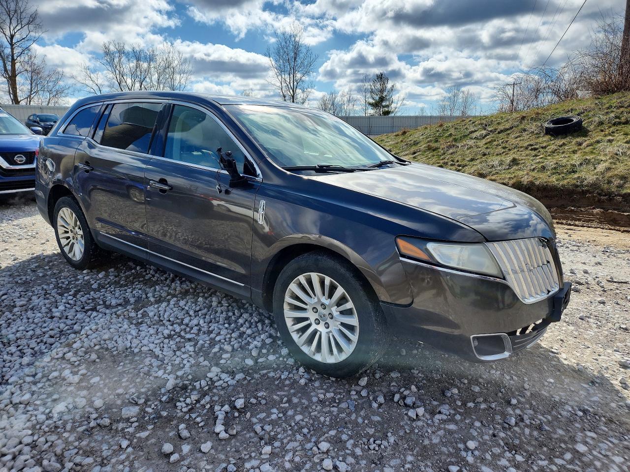 2011 LINCOLN MKT