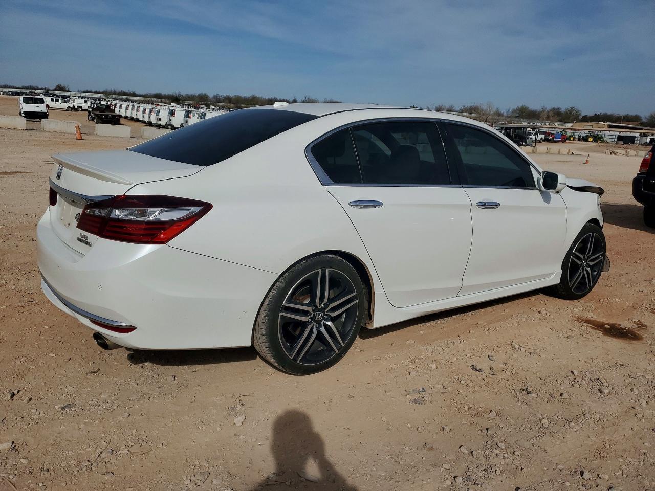2016 HONDA ACCORD