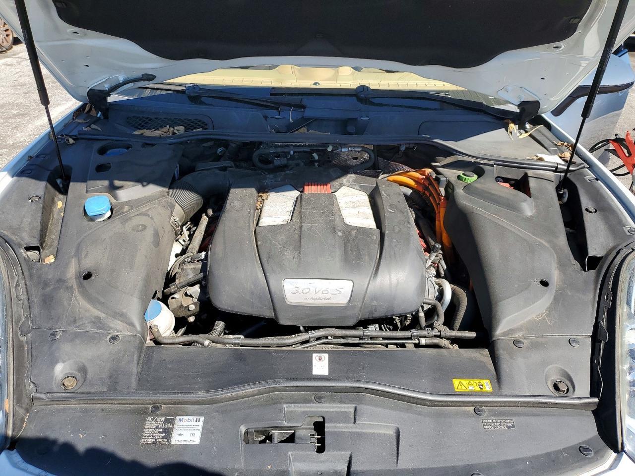 2016 PORSCHE CAYENNE