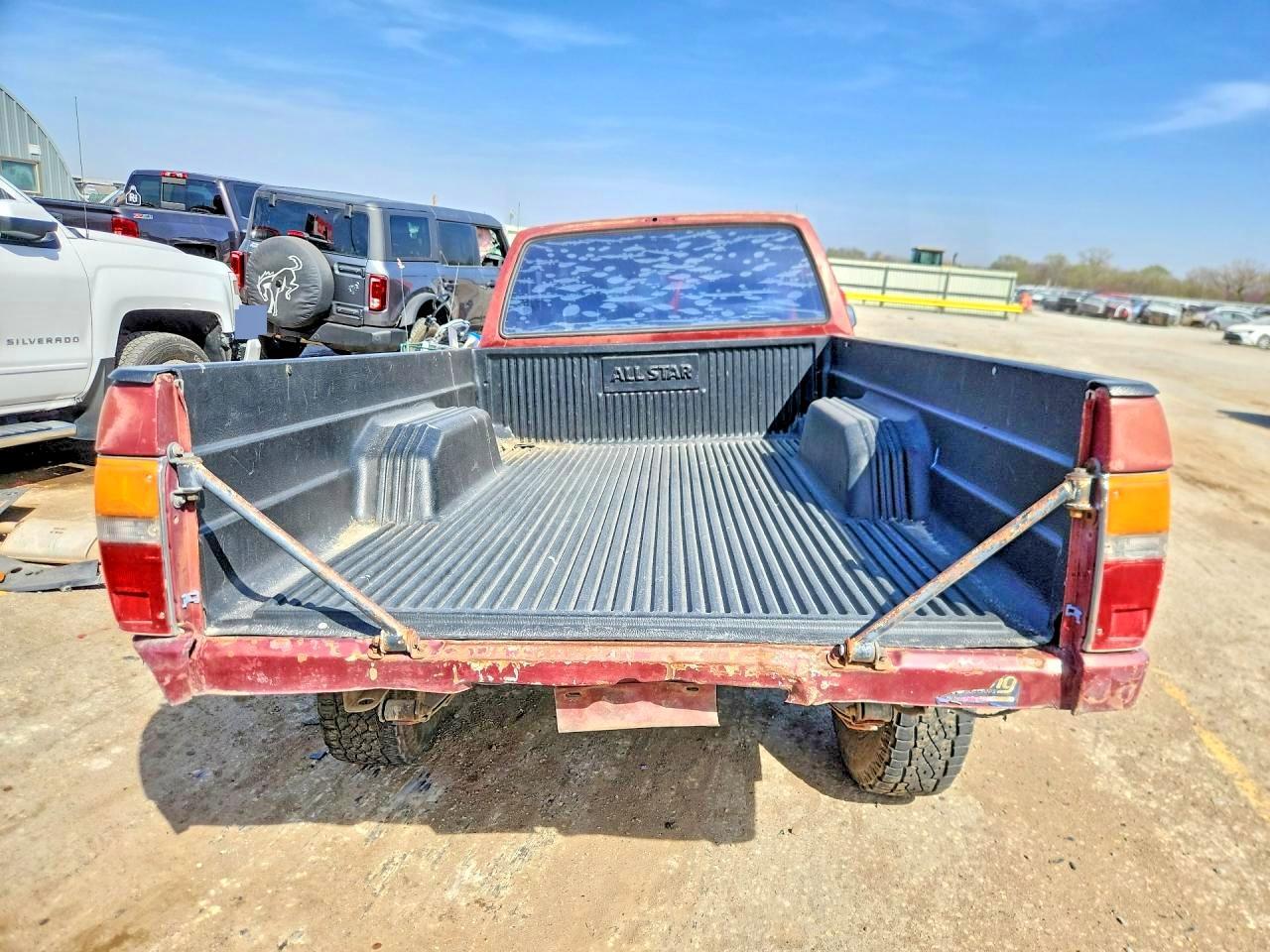 1987 TOYOTA Pickup