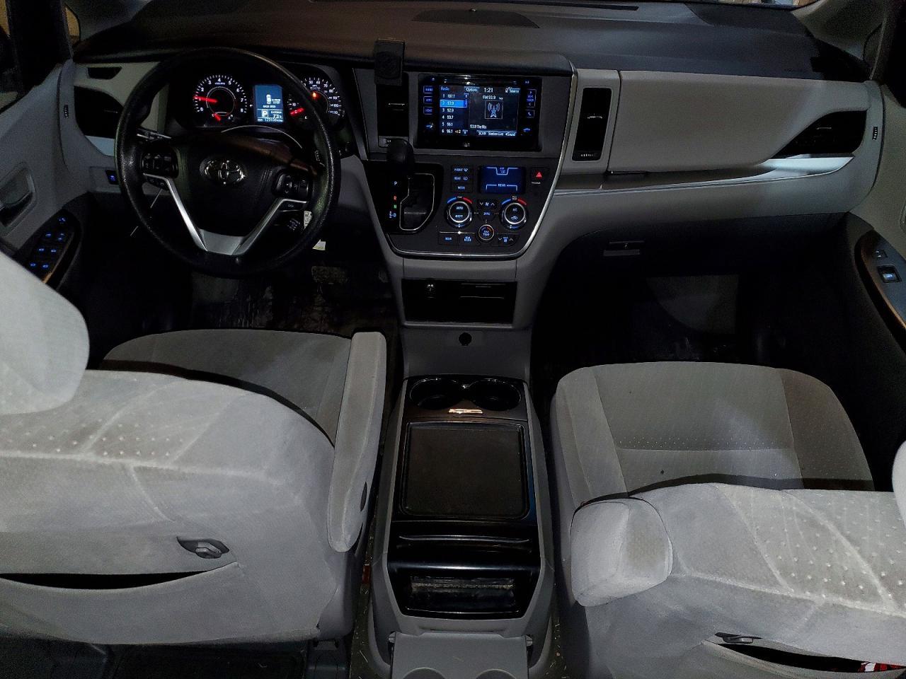 2017 TOYOTA SIENNA