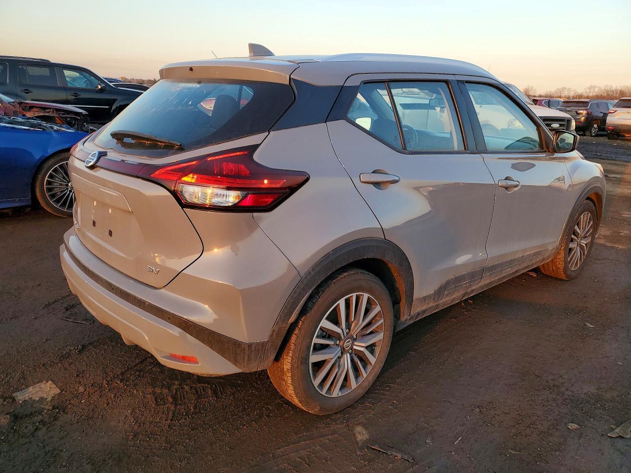 2021 NISSAN KICKS