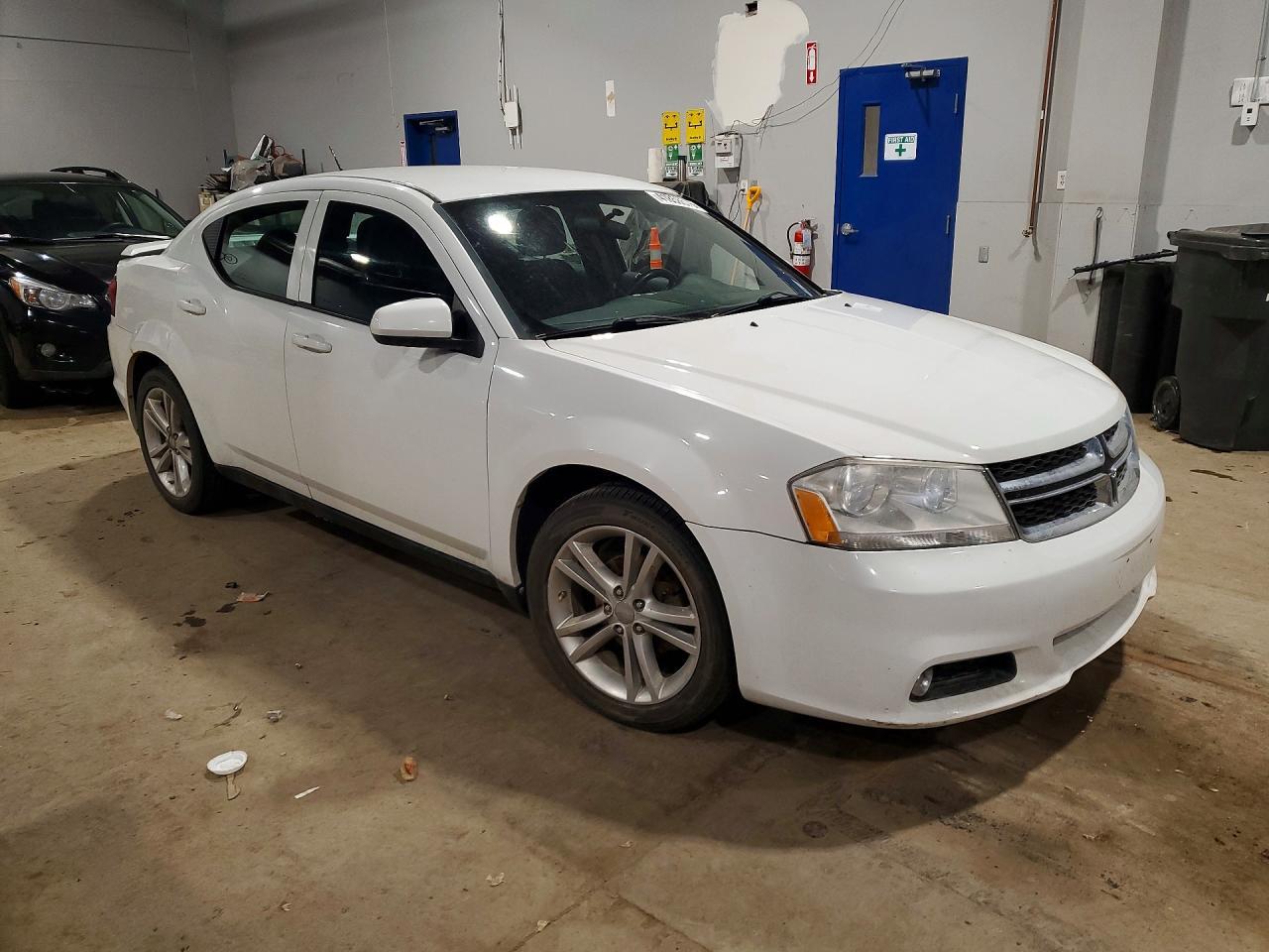 2013 DODGE Avenger
