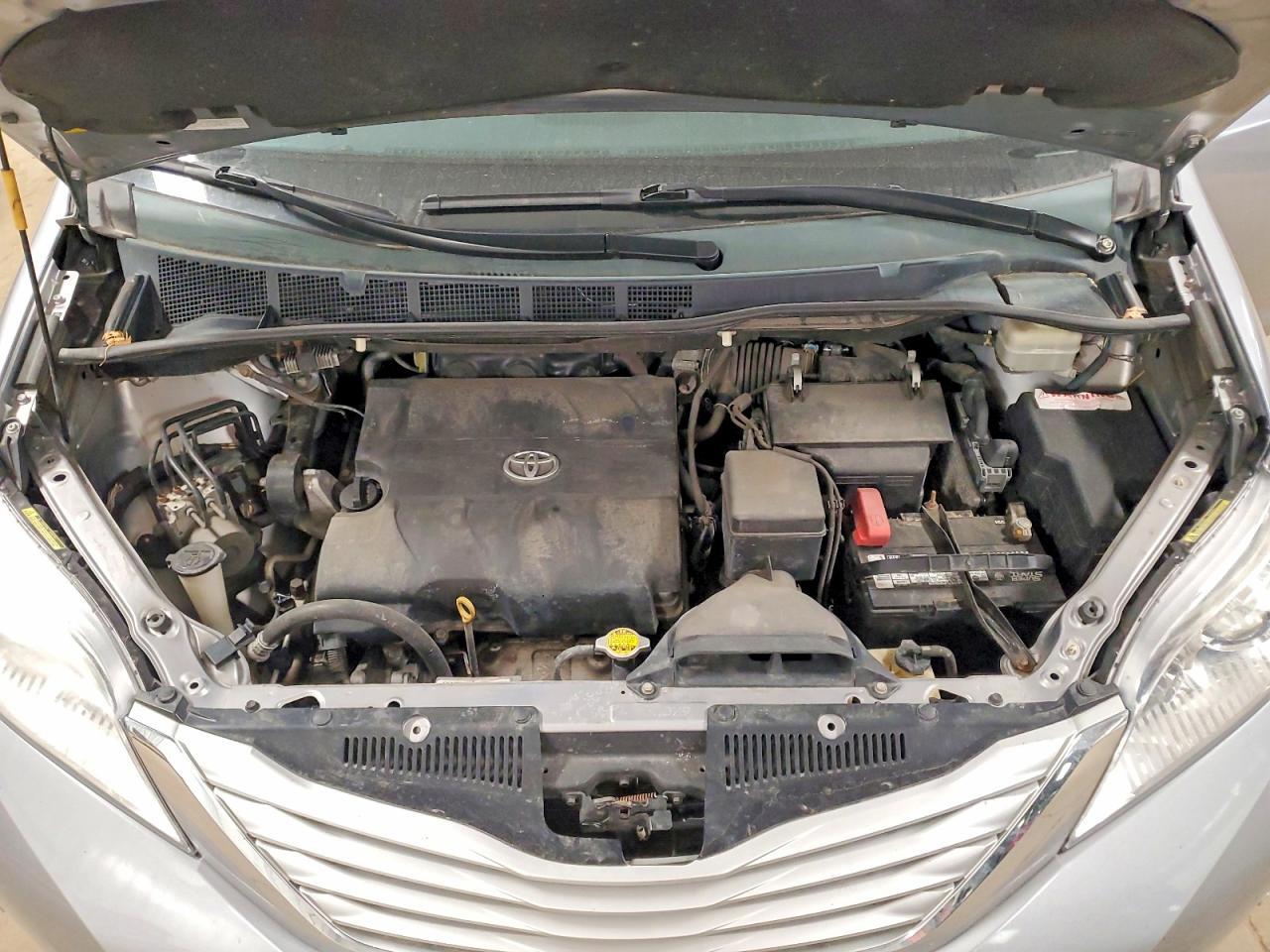 2013 TOYOTA SIENNA
