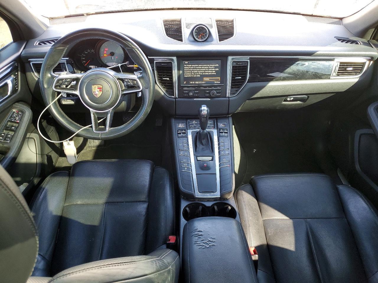 2015 PORSCHE Macan