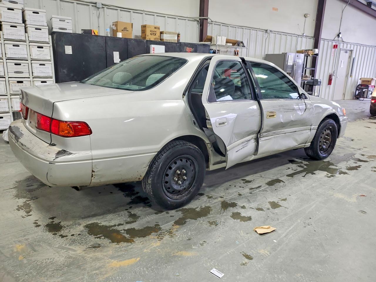 2001 TOYOTA CAMRY