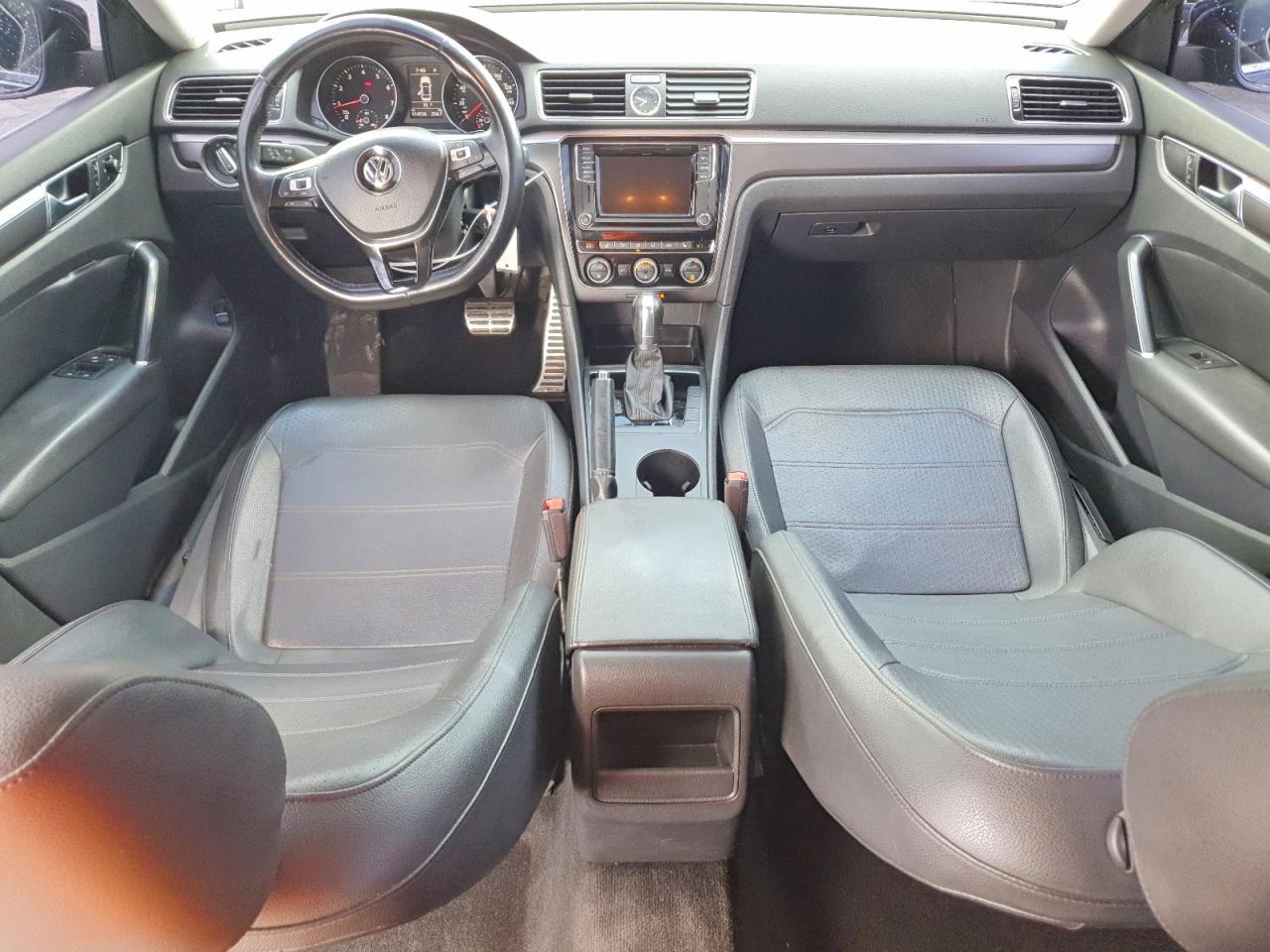 2017 VOLKSWAGEN Passat