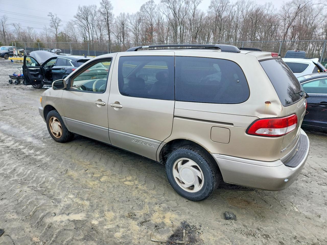 2003 TOYOTA SIENNA