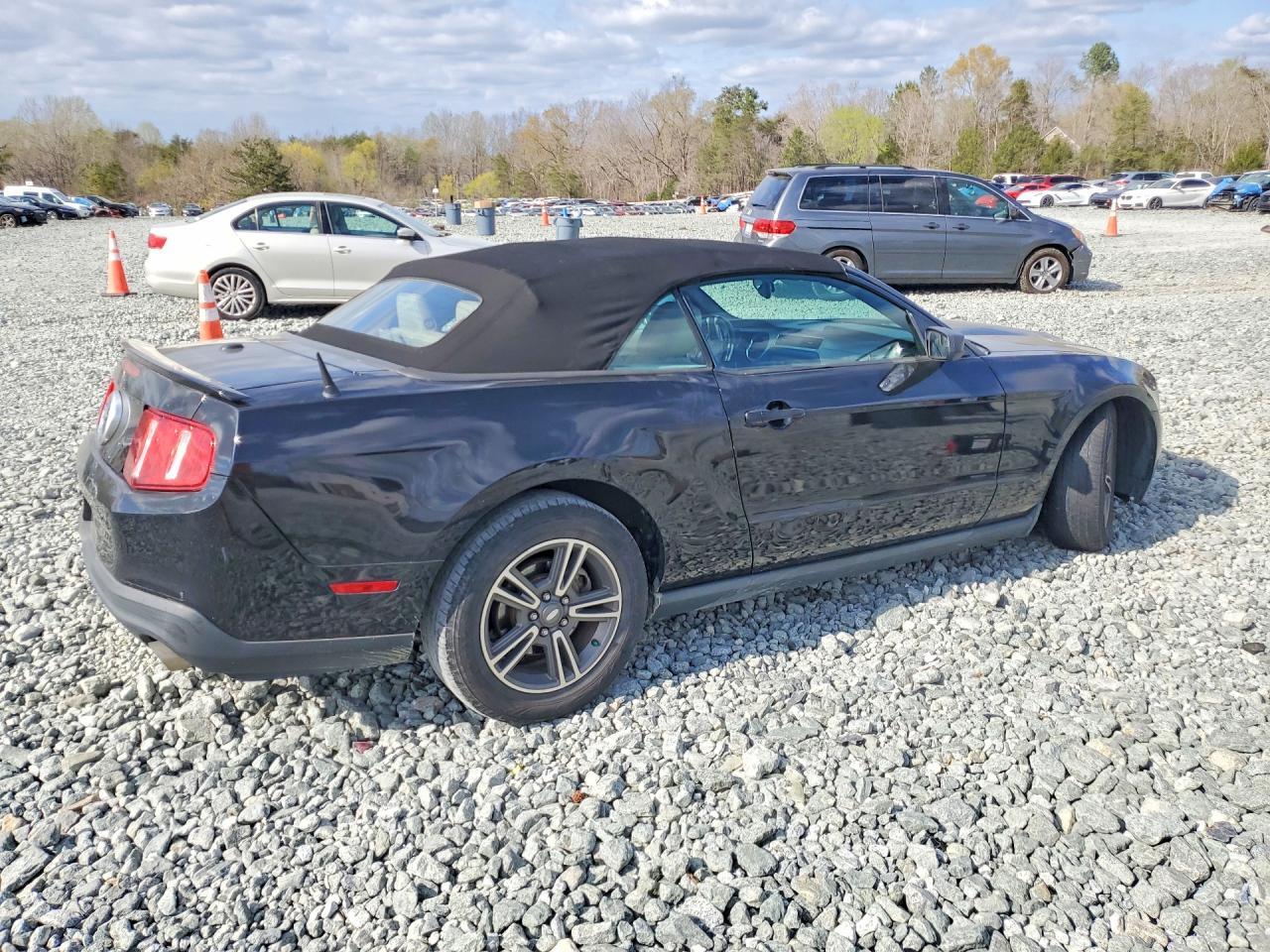 2011 FORD MUSTANG
