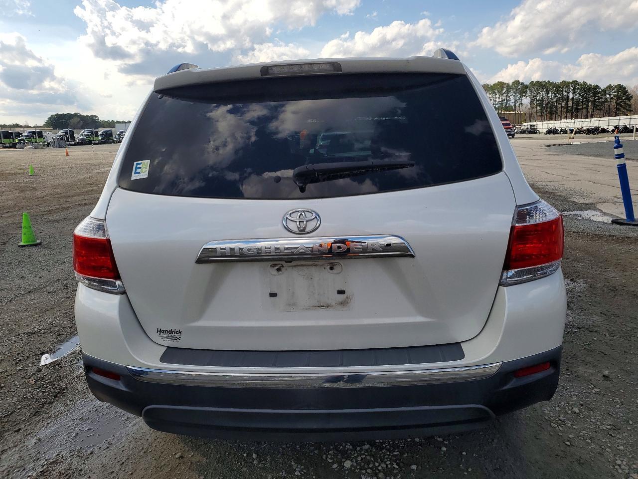 2011 TOYOTA HIGHLANDER