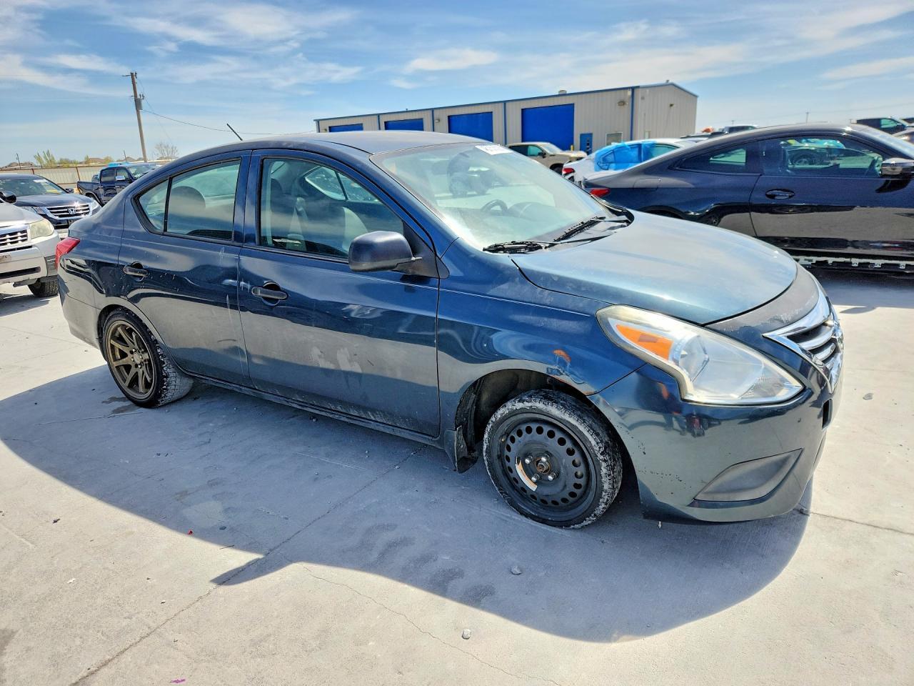 2015 NISSAN VERSA