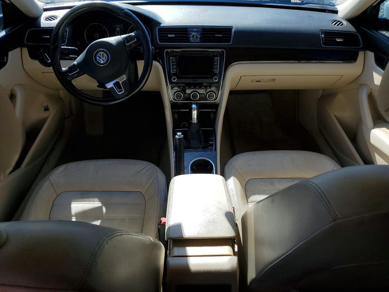 2014 VOLKSWAGEN Passat
