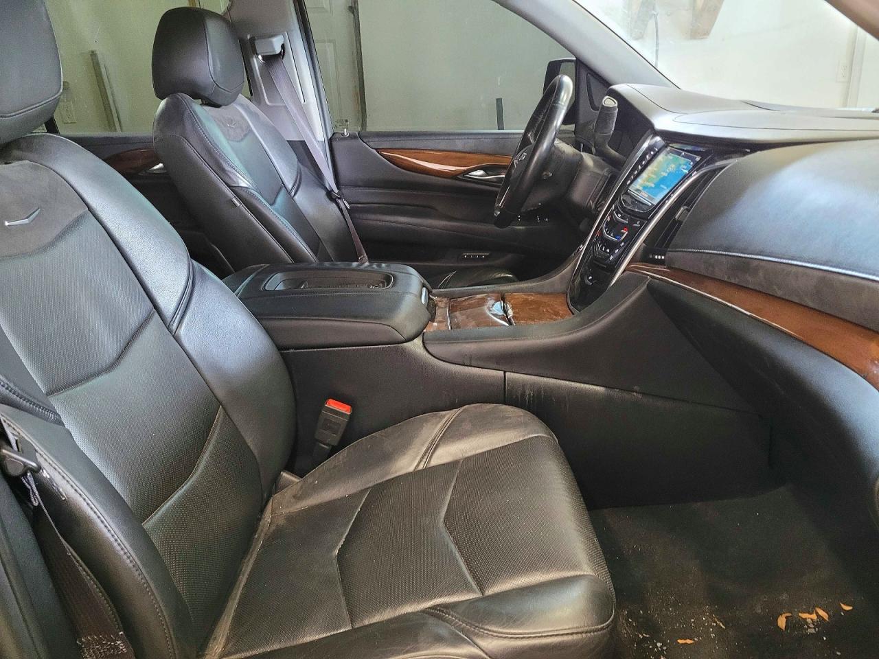 2017 CADILLAC Escalade ESV