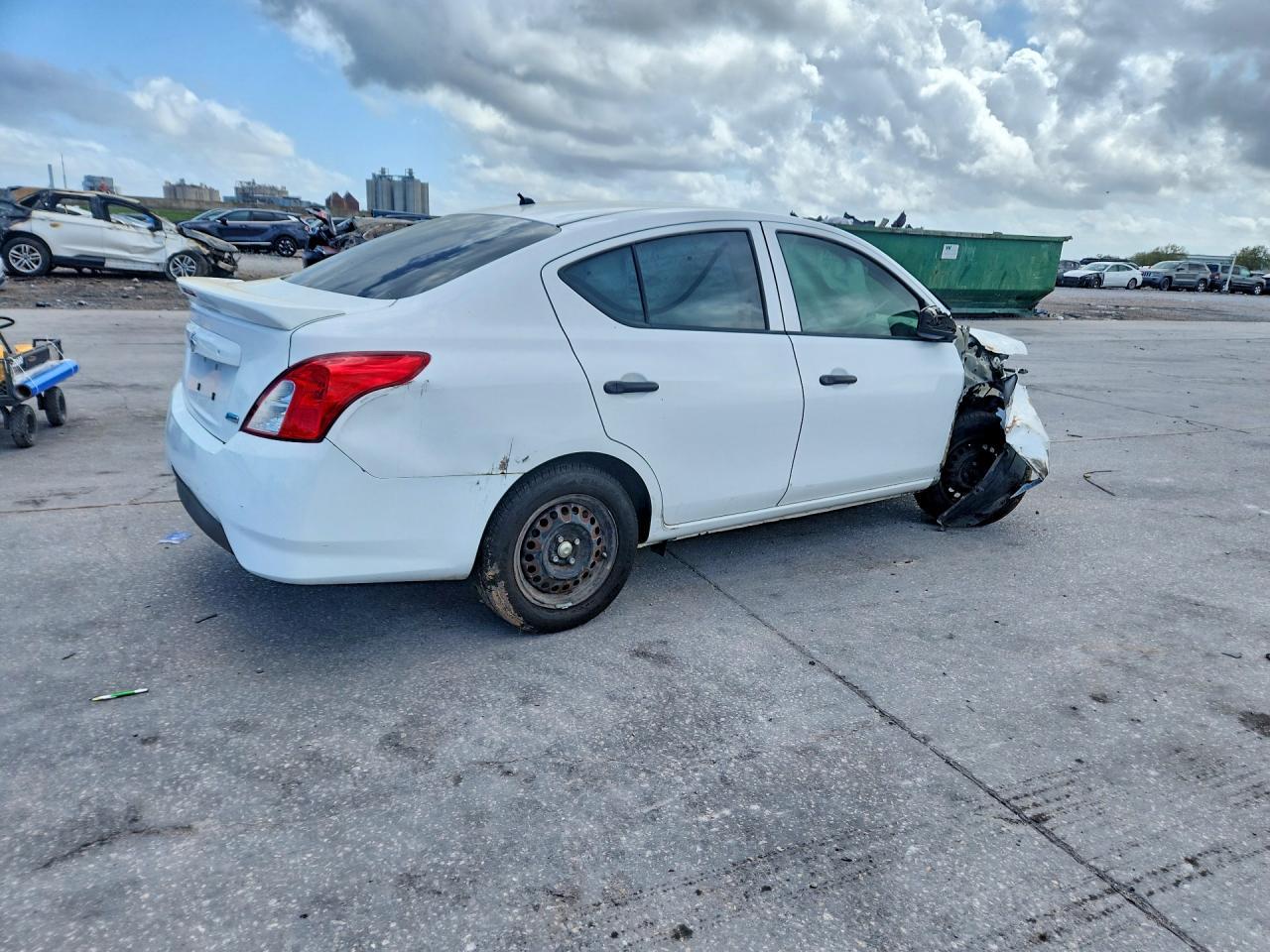 2016 NISSAN VERSA