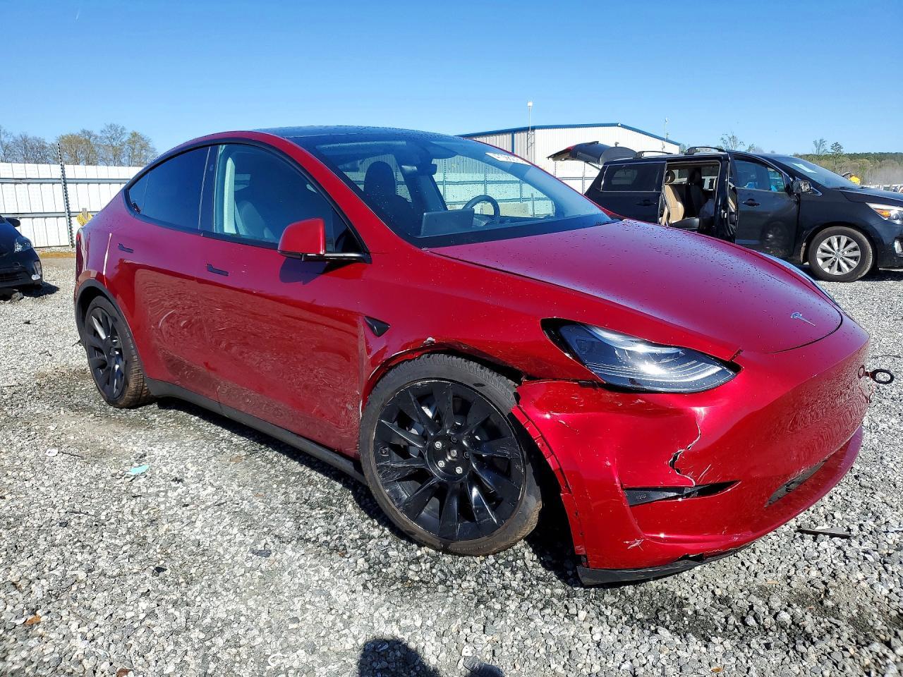 2025 TESLA MODEL Y