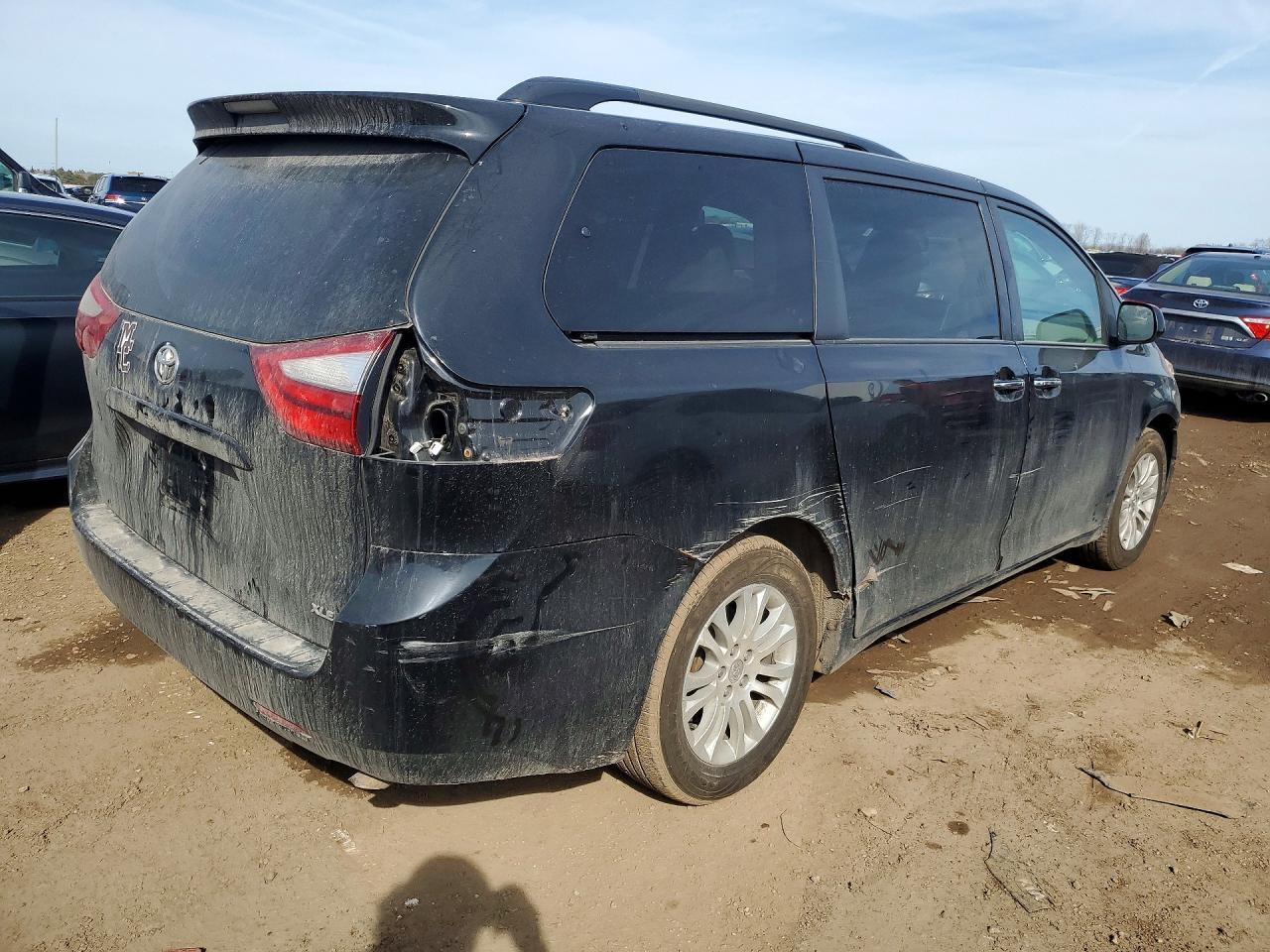 2016 TOYOTA SIENNA