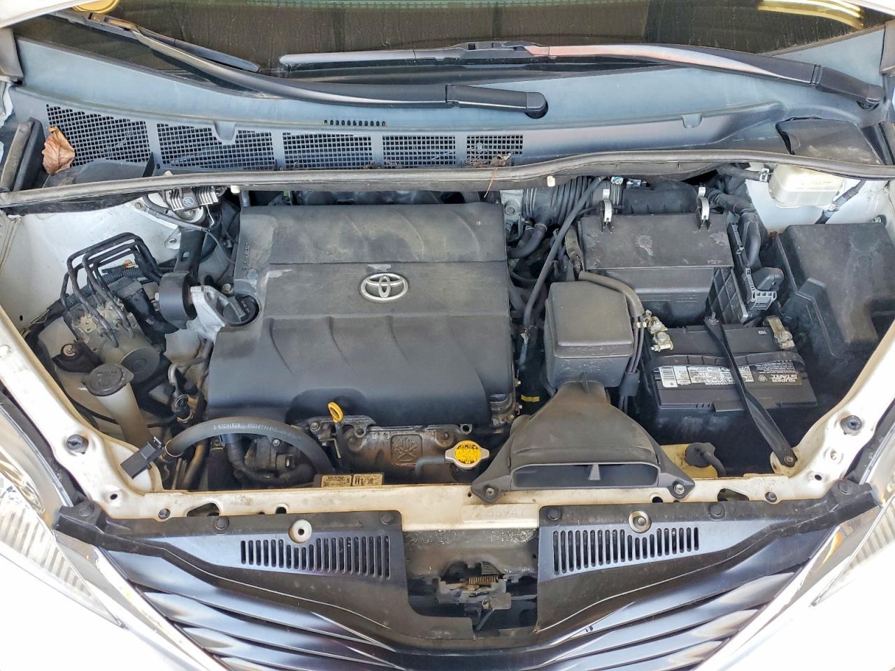 2011 TOYOTA SIENNA