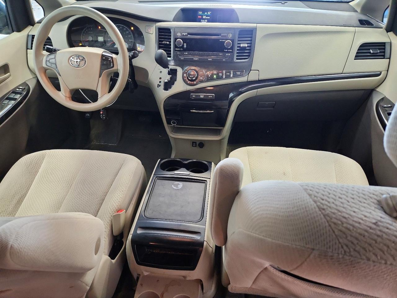 2014 TOYOTA SIENNA
