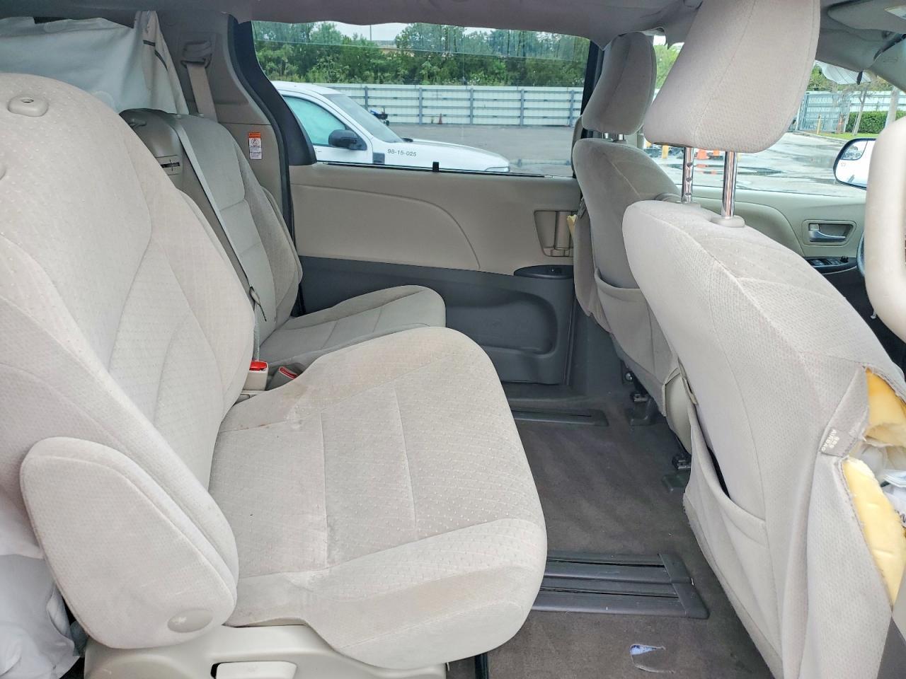 2016 TOYOTA SIENNA