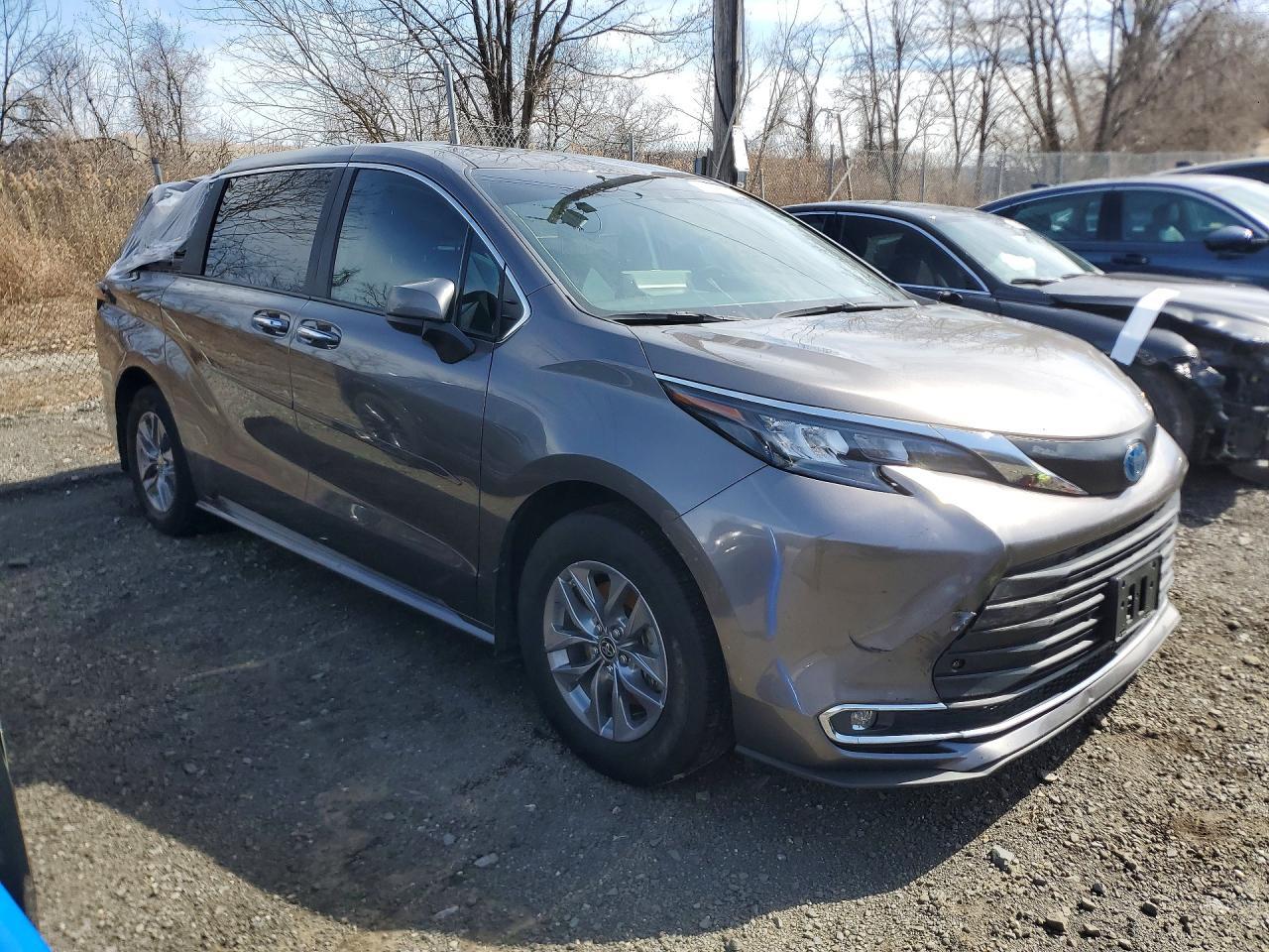 2024 TOYOTA SIENNA