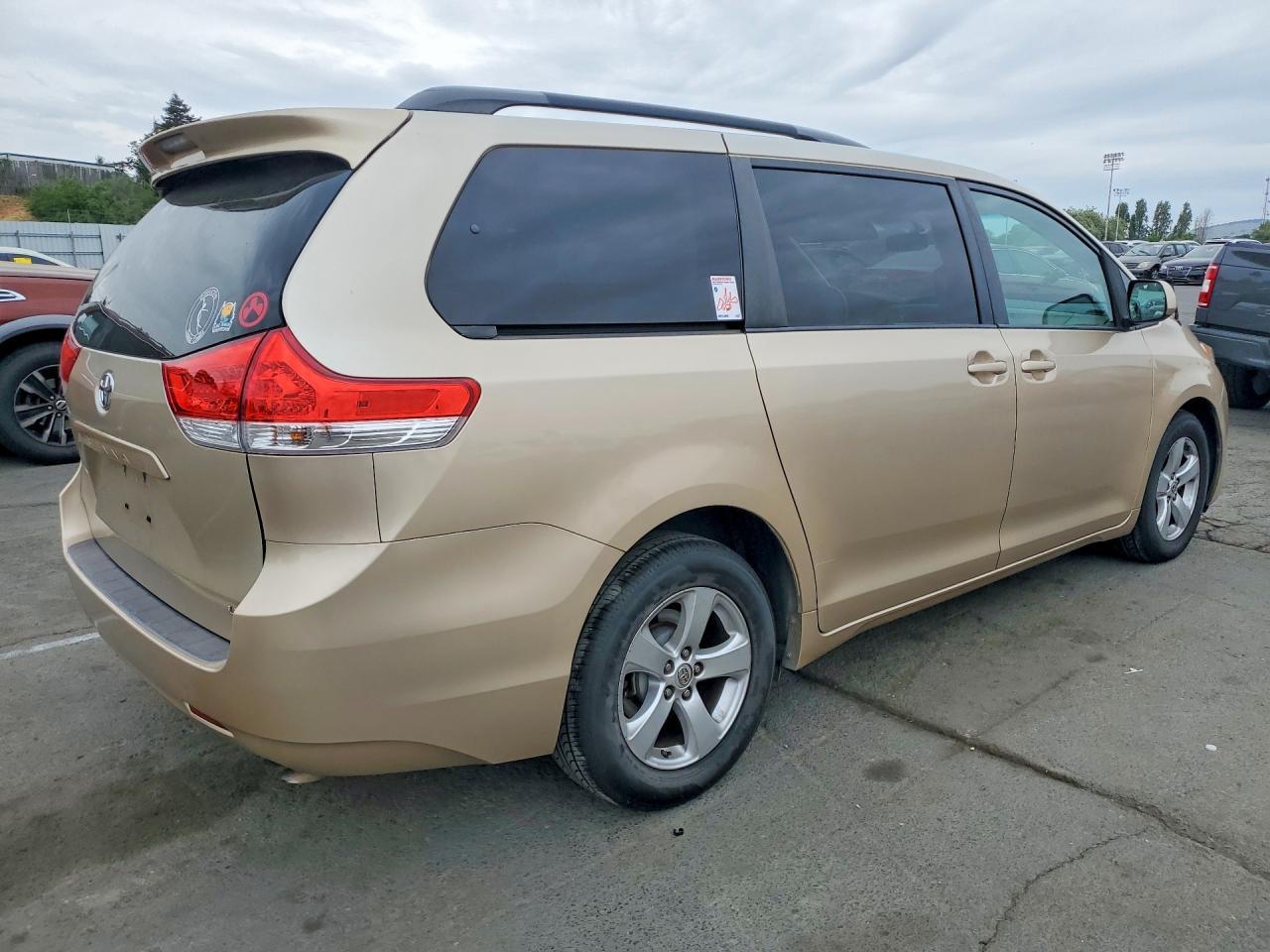 2014 TOYOTA SIENNA