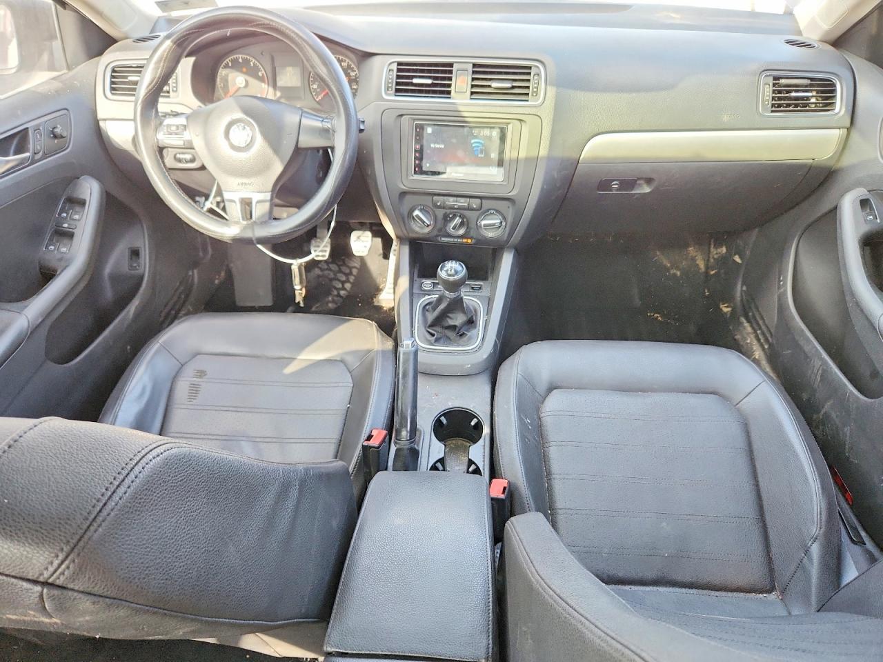 2011 VOLKSWAGEN JETTA
